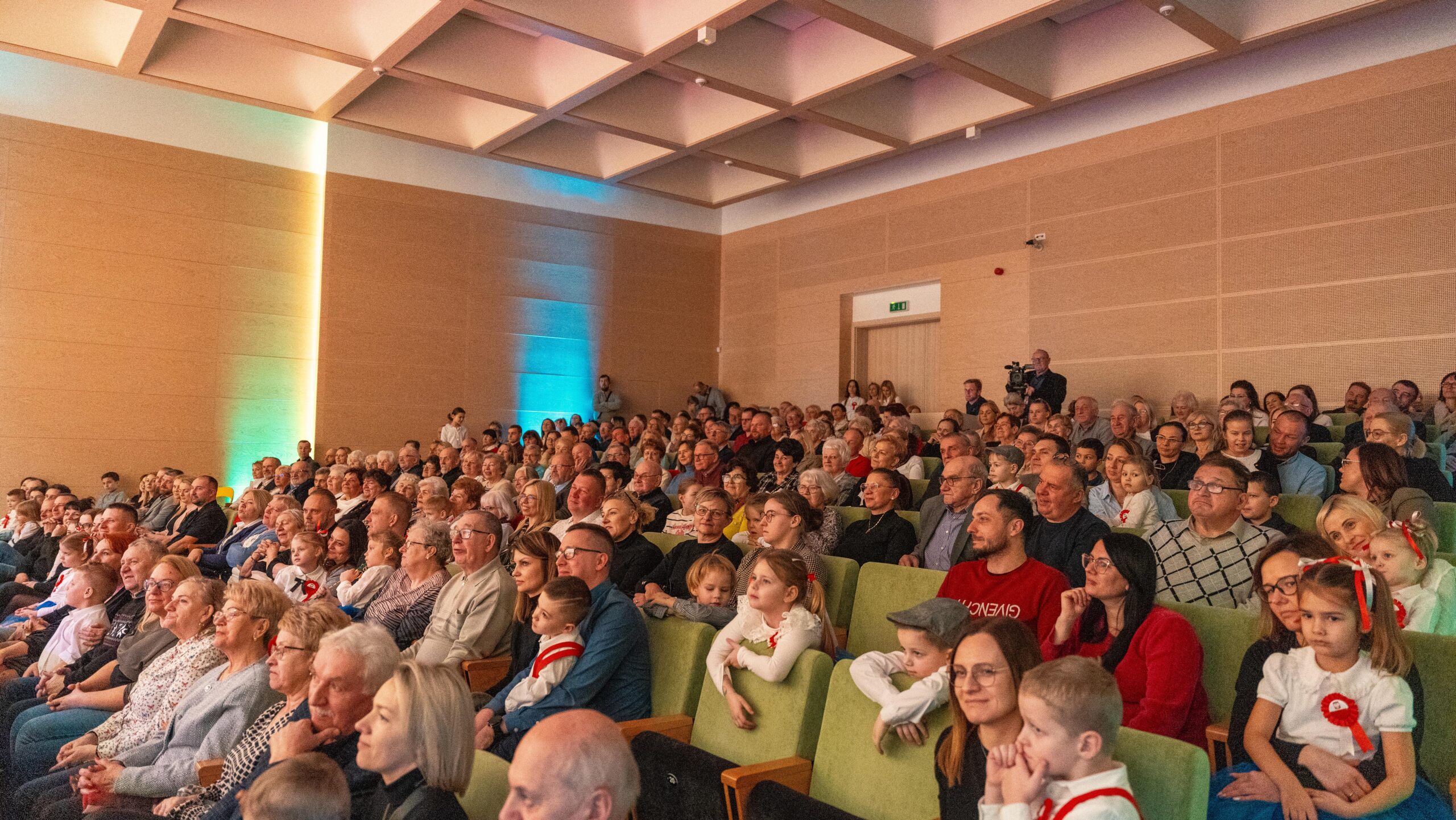 Koncert Inny Niż Wszystkie – magia dźwięków i wspólnoty w Zbąszyniu!