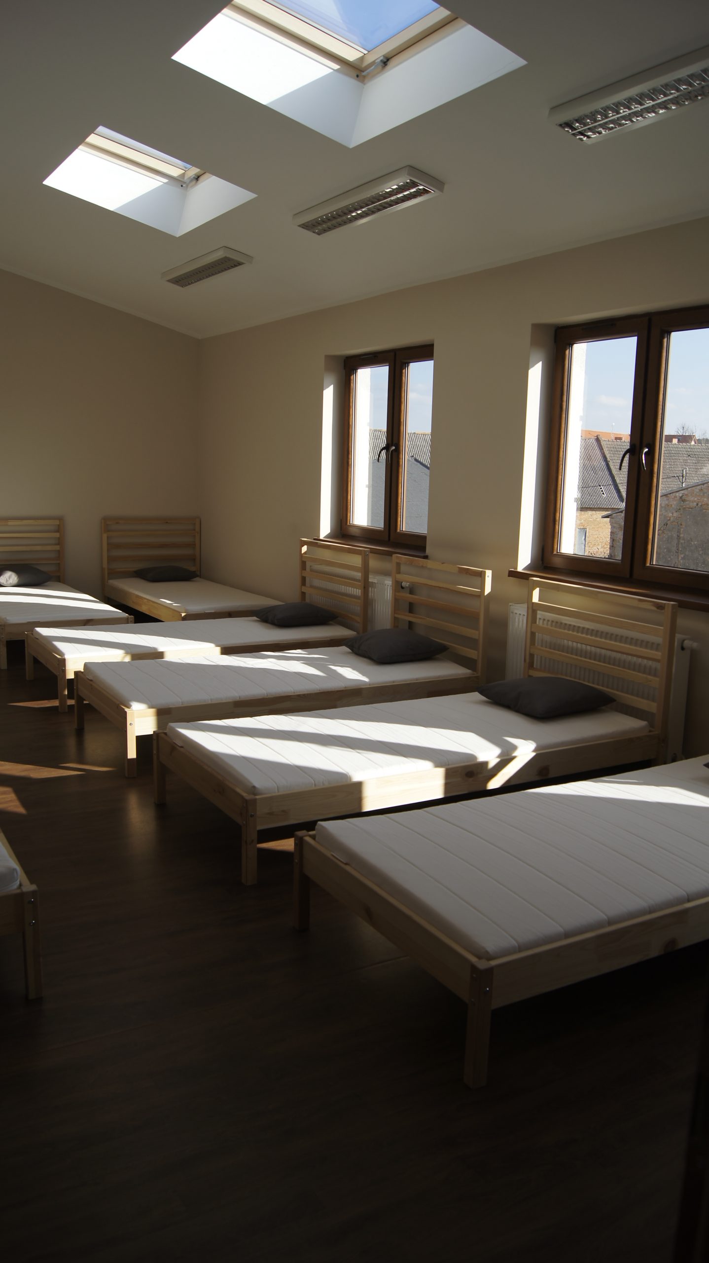 Zaproszenie do złożenia ofert na wykonanie prac remontowych 18 pomieszczeń Schroniska Młodzieżowego w Pszczewie