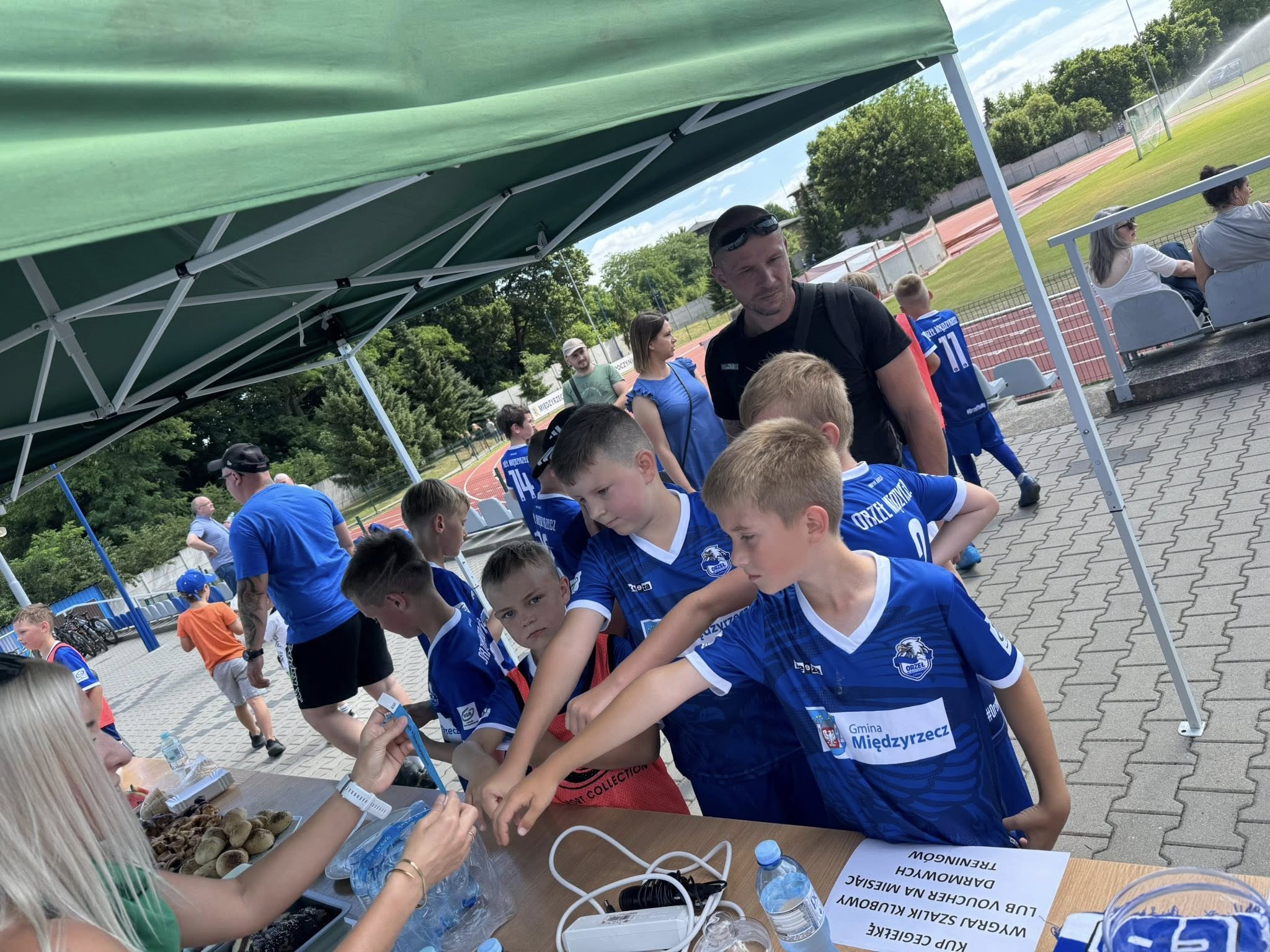 🎉🤝 Gramy dla Jeziora Głębokie! 🤝🎉